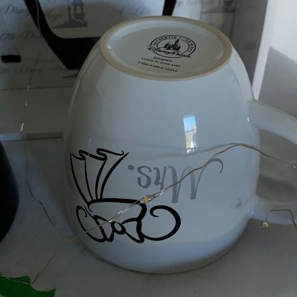 Disney Black and White Mr. and Mrs. Mugs NWT Large holds 16 oz each - Picture 15 of 16